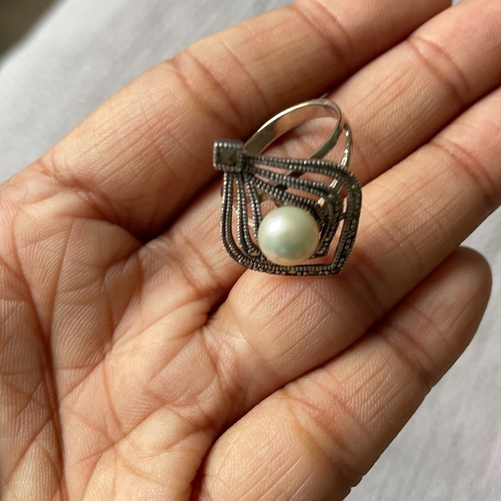 VINTAGE Diamond Shaped Silver Toned Pearl Ring